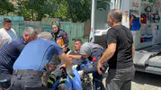 Bilecik'te metruk ev yangınında bir itfaiyeci yaralandı