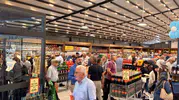 Çorum’da yerel marketin bininci müşterisine başkan sürprizi