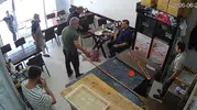 Lokantada yemeği boğazına kaçan müşteriyi Heimlich manevrası kurtardı