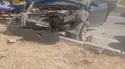 Karapınar yolunda direksiyon hakimiyeti kaybedilince araç refüje çarptı