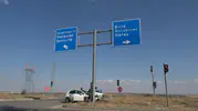 Kilis'te yoldan çıkan otomobil tabelaya çarptı