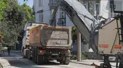 Antakya ve Defne yollarında asfalt mesaisi hız kazandı