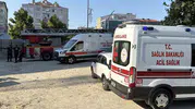 Küçükçekmece'de işçiler maaşlarını alamayınca çatıya çıktı