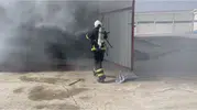 Kızıltepe’deki depoda iş makinesi yandı