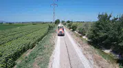 Manisa'da üç mahalleyi bağlayan yol çamurdan kurtuldu
