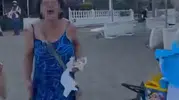 Plajda başörtülü anne ve kızına çirkin saldırı kamerada