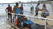 Kuşadası sahilinde herkes için yüzme dönemi başladı