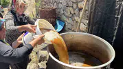 Bingöl’de dut pekmezi sezonu Asırlık yöntemlerle sofralara ulaşıyor