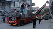 Burdur'da apartman yangını 6 kişi merdivenle kurtarıldı