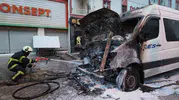 Kırıkkale'de park halindeki minibüs alevlere teslim oldu