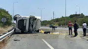 Arnavutköy yolunda hafriyat kamyonu devrildi