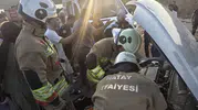 Hatay Altınözü yolunda iki otomobil kafa kafaya çarpıştı
