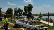 Birecik’te kontrolden çıkan araç bahçeye daldı