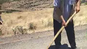 Çermikli köylüler bozulan yolları için kolları sıvadı