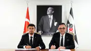 Beşiktaş'ta gençlik operasyonu: Resmi imzayı attı
