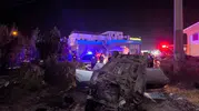 Arsuz’da kontrolden çıkan araç direğe çarptı 3 yaralı