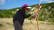 Şalvarlı Picasso Ankara’nın köyünde imkansızlığı sanata dönüştürdü