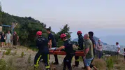 Alanya'da uçuruma yuvarlanan sürücüyü ekipler son anda kurtardı