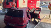 Işıkta Tırla Çarpışan Otomobilin Sürücüsü Hafif Atlattı