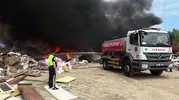 İznik Gölü kıyısındaki geri dönüşüm tesisinde dumanlar yükseldi