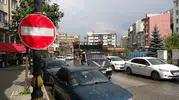 Erzurum'da esnafın kendi çabasıyla astığı tabela belediyeyi harekete geçirdi