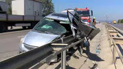 Şile Yolu'nda Otomobil Bariyerlere Çarptı, Sürücü Yaralandı