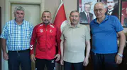 Dünya şampiyonu hemşerisini belediyede ağırladı