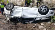 Aladağ'da otomobil dereye uçtu, iki kadın hayatını kaybetti