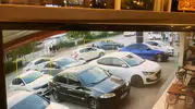 İnegöl'de kaza anı kamerada Motosikletli çift ölümden döndü