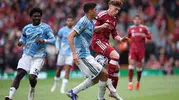 Anfield'da iki kez öne geçti ama Liverpool yine kazanamadı Forest beraberliği kaptı