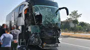 Otobüs dehşeti: Kamyonete çarptı, 1 ölü 15 yaralı