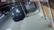 Sultangazi'de anahtarı kontakta unutulan otomobili saniyeler içinde çaldılar