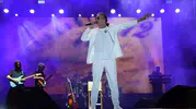 Çelik'in Kahramanmaraş konserinde dondurma sürprizi