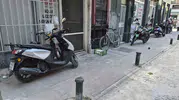 Eskişehir'de kaldırım işgali Motosikletler ve konteynerler yayalara yol bırakmıyor