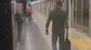 Metroda sigara içen yolcuya tepki gösteren vatandaşa saldırı girişimi