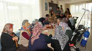 Beyşehir Hastanesinde hastalar minikler için bileklik üretiyor