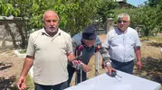 Sivaslı köylüler teknolojiden mahrum kalınca telsize döndü