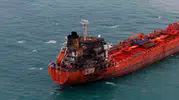 Karadeniz'in ortasında saldırıya uğrayan dev tanker Samsun kıyılarında mahsur kaldı