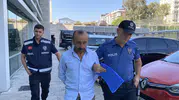 Akrabasını darp edip arabaya bindirdi, polis yakaladı