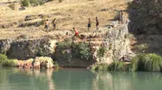 Gaziantep’te 42 derece sıcaklık gençleri çay kenarına döktü