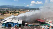 Bolu'da geri dönüşüm tesisi alevlere teslim oldu, ekipler 1 saatte söndürdü