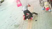 Marketin kapısına sığındı Kütahya'da eski eş bıçakladı