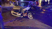 İnegöl’de gece yarısı kaza İki sürücü hastanelik oldu