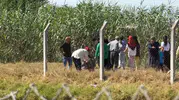Serinlemek için girdiği kanalda kayboldu, vatandaşlar sudan çıkardı