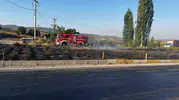 Manisa Denizli yolunda korkutan ot yangını büyümeden önlendi