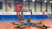 Nevşehir'de 30 Ağustos coşkusu: Nefes isimli köpek şovlarıyla salonu ayağa kaldırdı