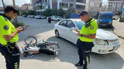 Karaman'da kavşak kazası motosiklet sürücüsünü hastanelik etti