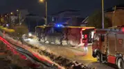 Otobüs yan yola savruldu, motosikletli yardıma koştu