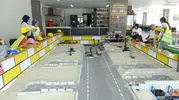 Bursa'da çocuklar bahane, yetişkinler iş makinesi başında şantiye kuruyor