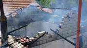 Kepez'deki gecekondudan geriye sadece küller kaldı